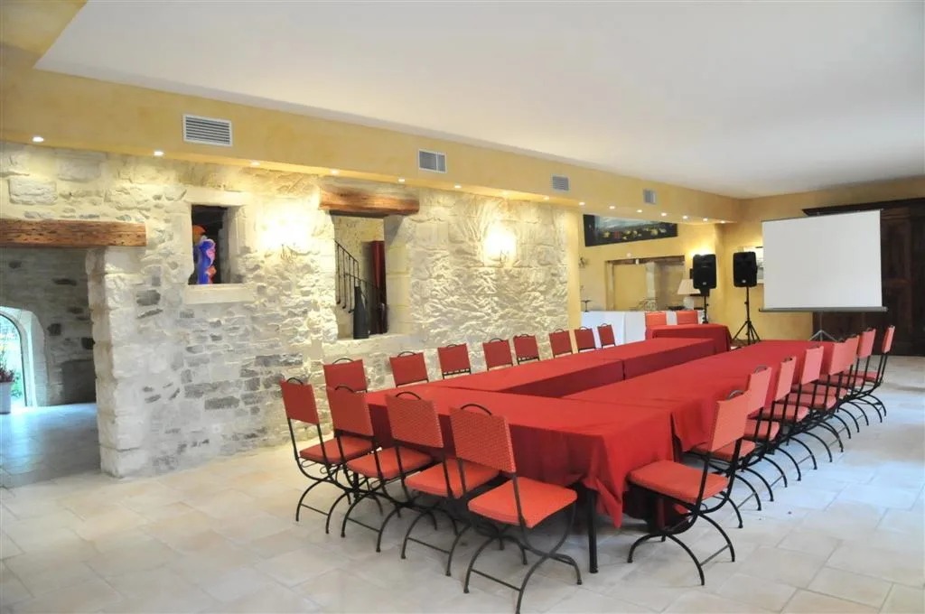 Salle Cocteau Séminaire, format U pour 20 personnes - Domaine du Grand Malherbes