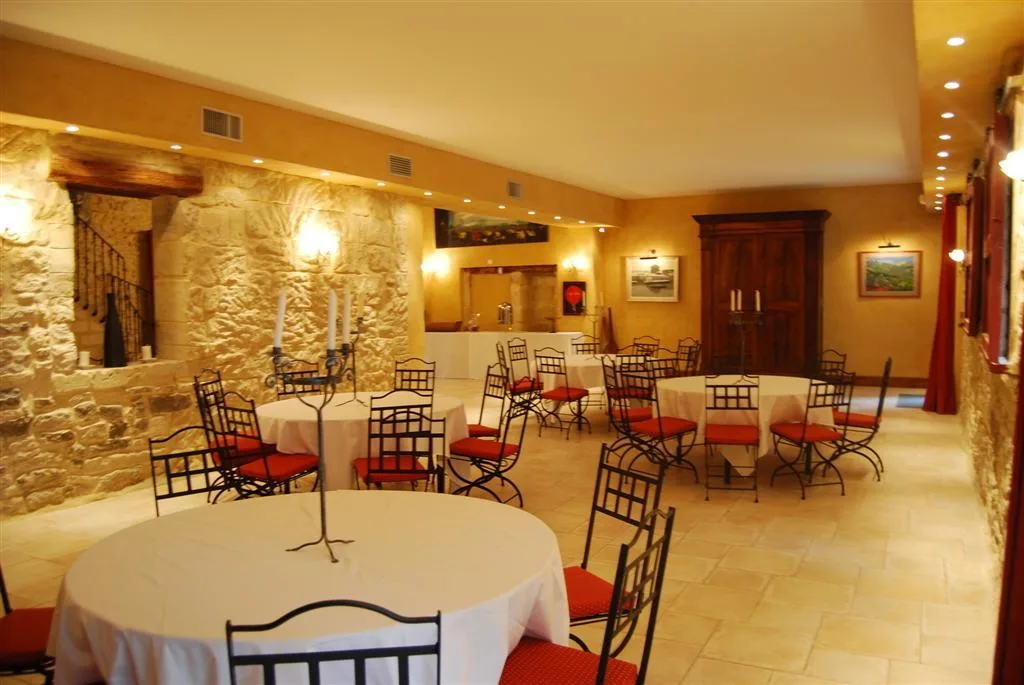 Salle Jean Cocteau et tables rondes anppées