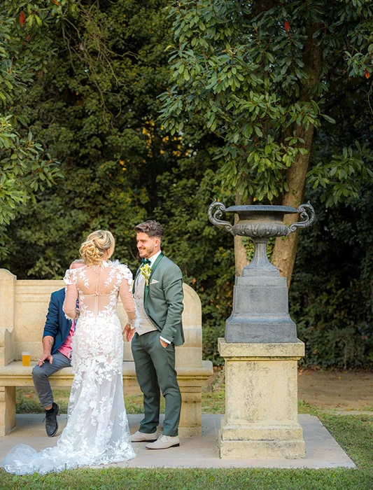 Maries banc jardin grand malherbes