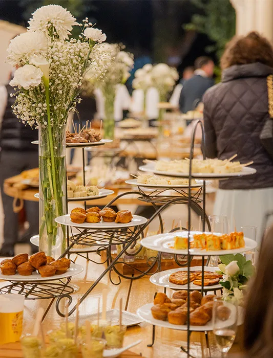 Decoration buffet fleurs